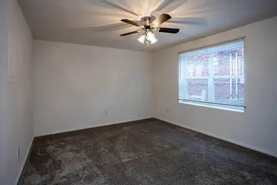 Windsor Court - Knoxville, TN - Photo 13