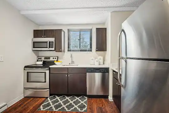 Riverside Apartments - Alexandria, VA - Photo 5