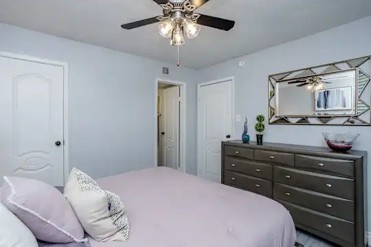 Villa Luna Apartments - Houston, TX - Photo 17