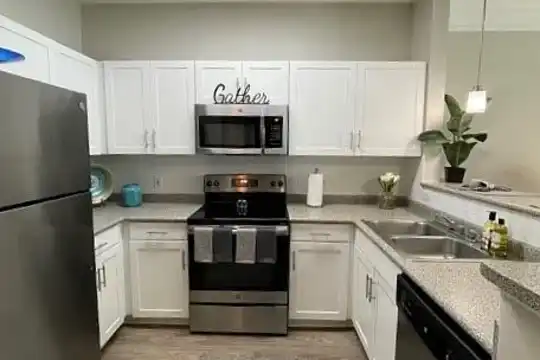 The Saulet Apartments - New Orleans, LA - Photo 31