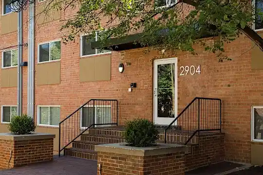 Longview Terrace Apartments - Alexandria, VA - Photo 2