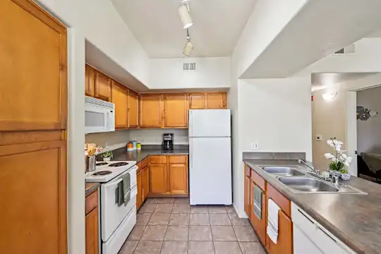 The Villas at Camelback Crossing - Glendale, AZ - Photo 26