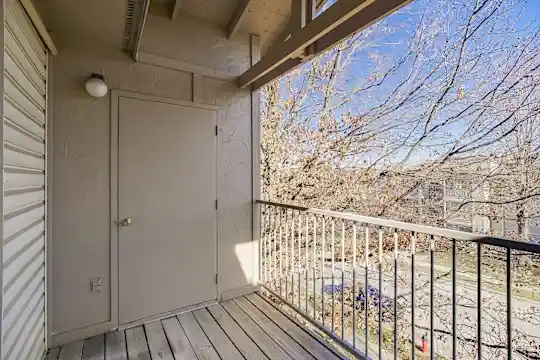 Falcon Point Apartments - Kansas City, MO - Photo 10