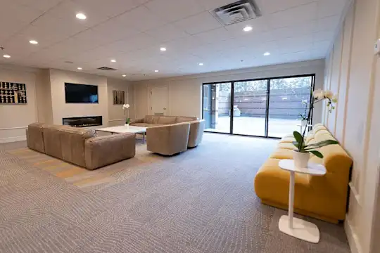 Kensington Place Apartments - Cleveland, OH - Photo 16