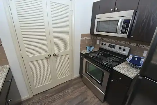 Midtown Grove - Houston, TX - Photo 17