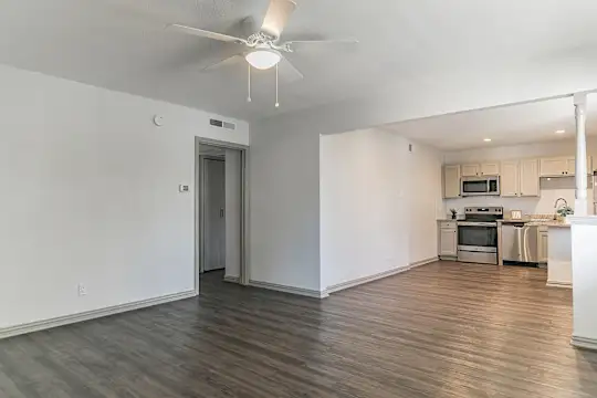 Colony House - Dallas, TX - Photo 41