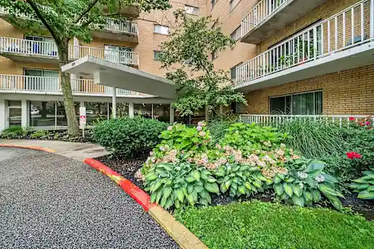 Grandview Pointe - Cleveland, OH - Photo 14