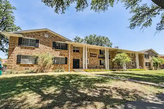 Colony House - Dallas, TX - Photo 1