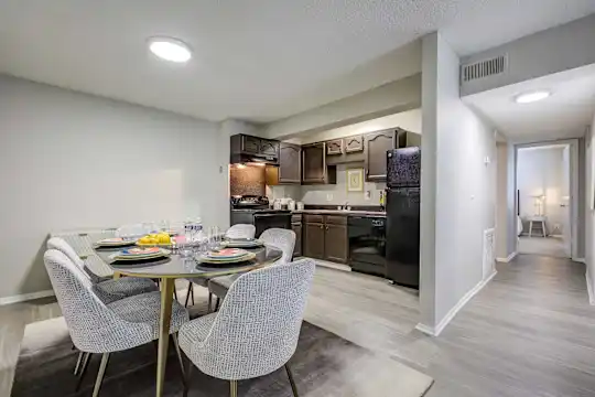 Somerset Apartments - Charlotte, NC - Photo 2