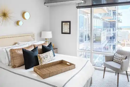 Two Light Luxury Apartments - Kansas City, MO - Photo 6
