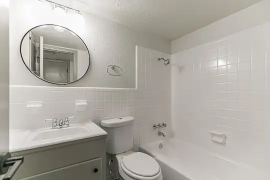 Colony House - Dallas, TX - Photo 23
