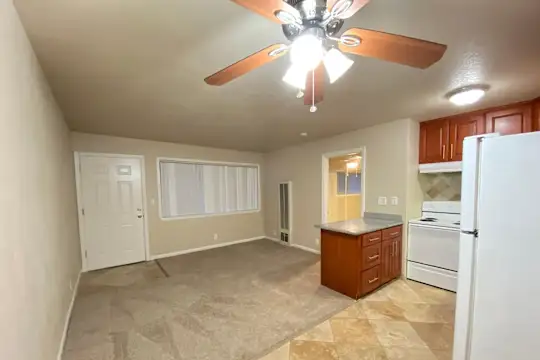 Almaden Plaza Apartments - San Jose, CA - Photo 5