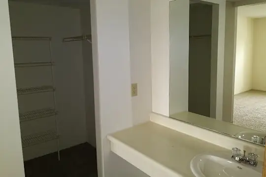 Lees Crossing Apartments - Cincinnati, OH - Photo 9