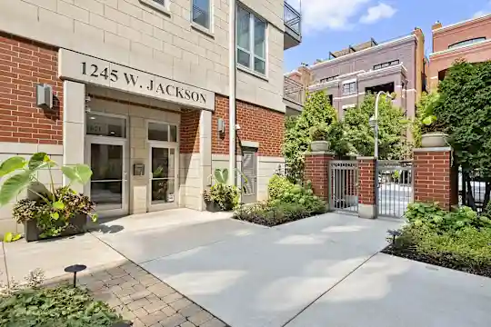 Reside on Jackson - Chicago, IL - Photo 12