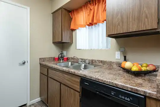 Camelback Cove Apartments - Phoenix, AZ - Photo 22