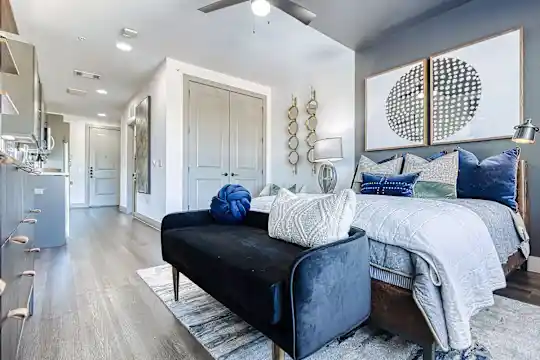 Ele - Dallas, TX - Photo 20