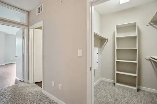 Cole Apartments - Austin, TX - Photo 39