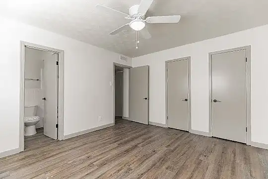 Colony House - Dallas, TX - Photo 10