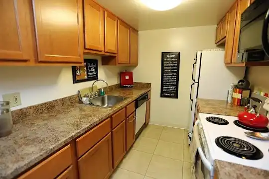Kensington Place Apartments - Cleveland, OH - Photo 5