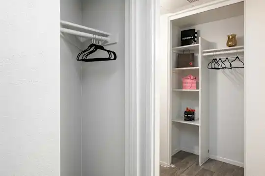 Stonybrook Apartments - Phoenix, AZ - Photo 15