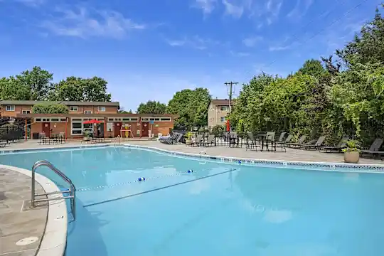 Rose Hill Apartments - Alexandria, VA - Photo 16