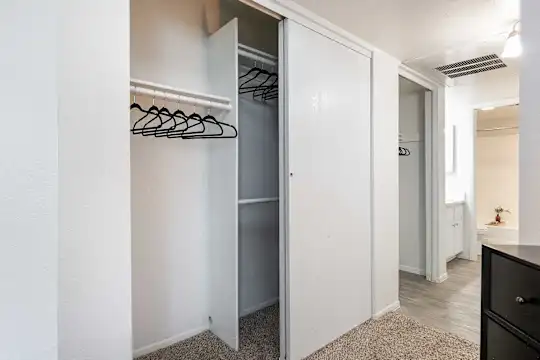 Stonybrook Apartments - Phoenix, AZ - Photo 16