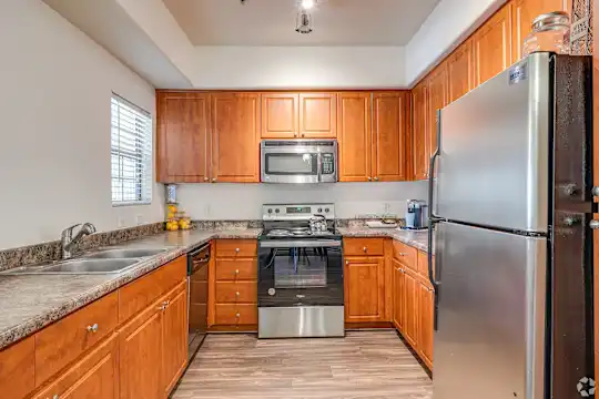 Del Mar Apartments - Phoenix, AZ - Photo 4