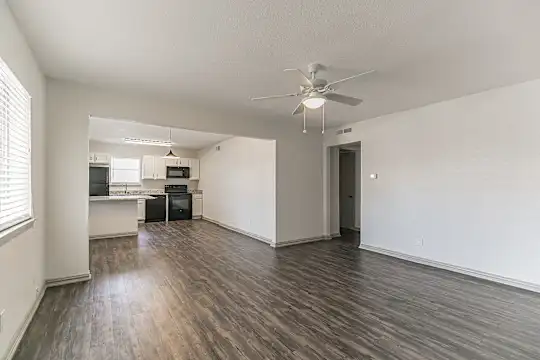 Colony House - Dallas, TX - Photo 44