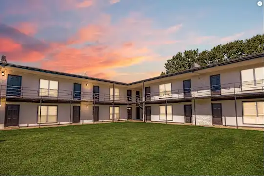 Macon Manor - Memphis, TN - Photo 3