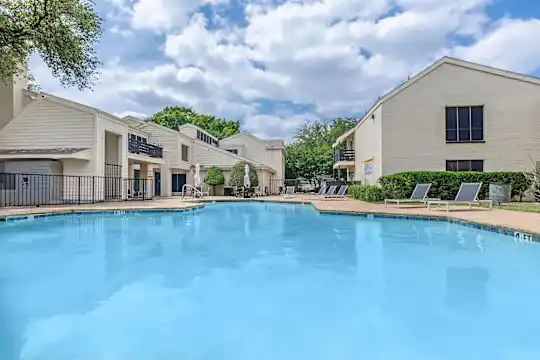 La Fortuna Apartments - Dallas, TX - Photo 1