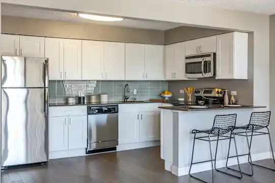 2555 N Clark St - Chicago, IL - Photo 15