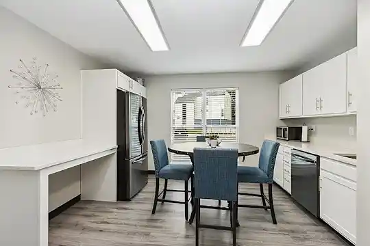 Parc at Creekside - Kansas City, MO - Photo 16