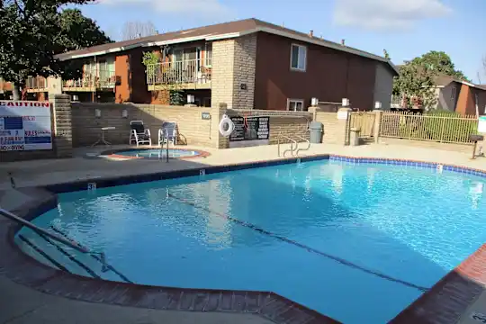 Raintree Apartments - San Jose, CA - Photo 3