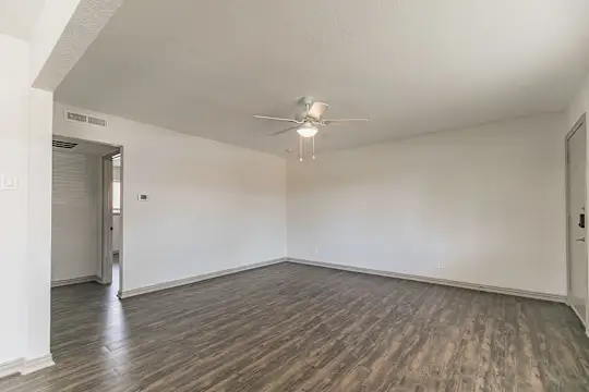 Colony House - Dallas, TX - Photo 47