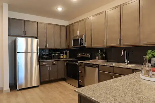 Altura Apartments - Cincinnati, OH - Photo 24