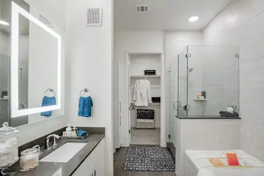 Durham Heights - Houston, TX - Photo 20