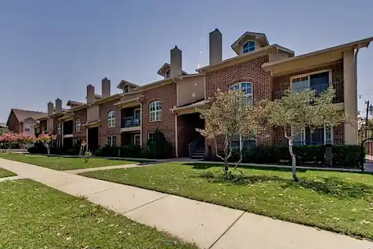 McFarlin Place Apartments - Dallas, TX - Photo 2