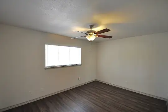Colony House - Dallas, TX - Photo 31