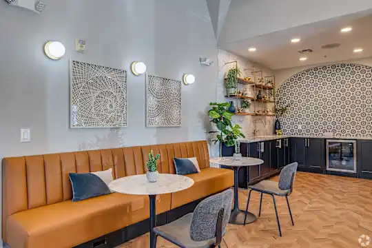 Del Mar Apartments - Phoenix, AZ - Photo 12