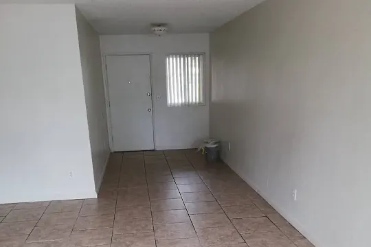 Las Palmas Apartments - Riverside, CA - Photo 3