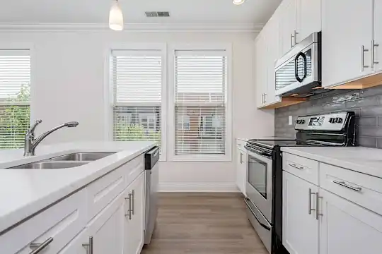 Harrison Park Apartments - Columbus, OH - Photo 17