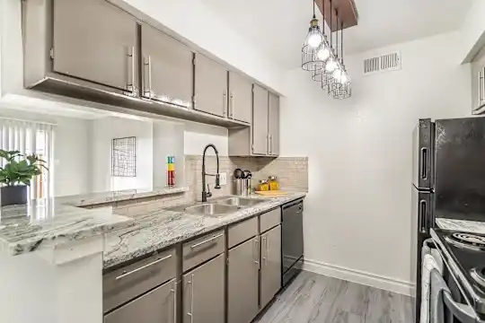 Villa Luna Apartments - Houston, TX - Photo 2