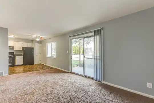 Essington Village - Columbus, OH - Photo 8