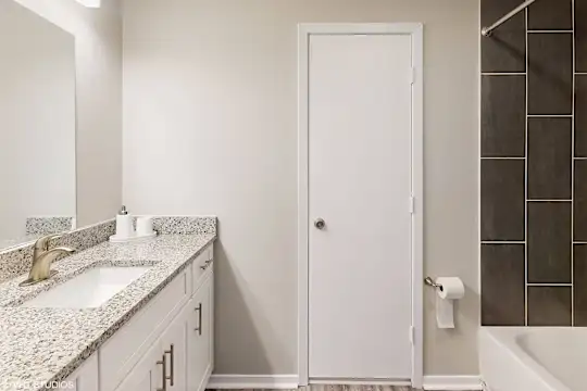 The Vale Apartments and Townhomes - Cordova, TN - Photo 24
