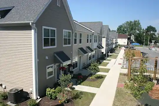 Tremont Pointe Apartments - Cleveland, OH - Photo 20