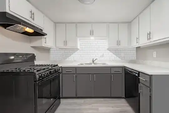Spain Townhomes - Albuquerque, NM - Photo 3