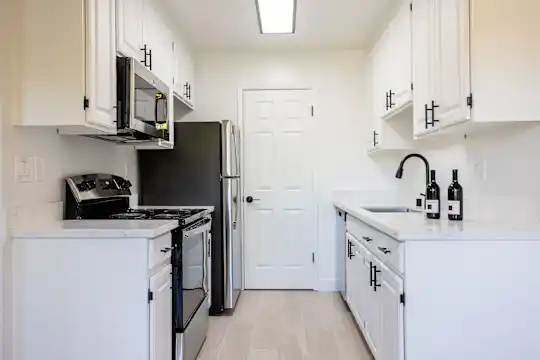 Campbell West Apartments - Campbell, CA - Photo 16