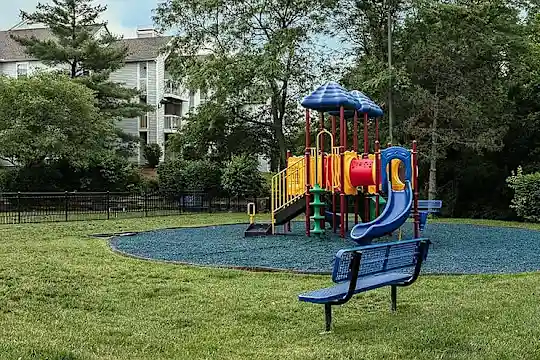 Whispering Lake - Kansas City, MO - Photo 21
