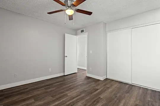 Mariposa Flats - Phoenix, AZ - Photo 15