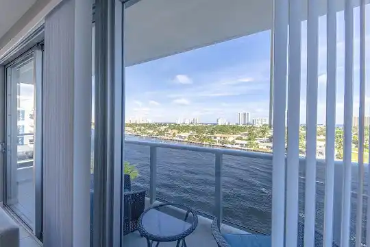 Emera Port Royale - Fort Lauderdale, FL - Photo 17